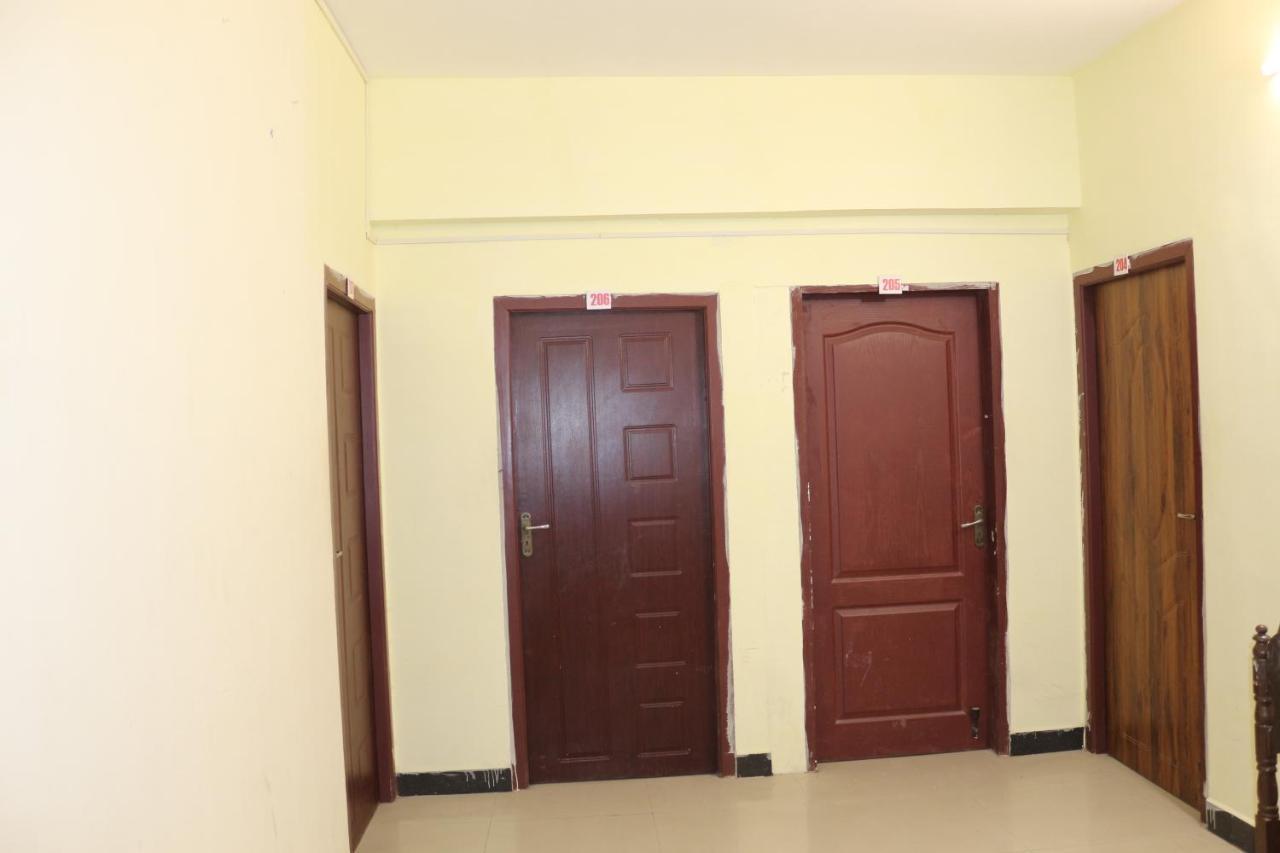 Hotel Shree Sairenu Near Maruthamalai And Bharathiyar Univ And On The Way To Near Isha Adiyogi à Marudhamalai Extérieur photo