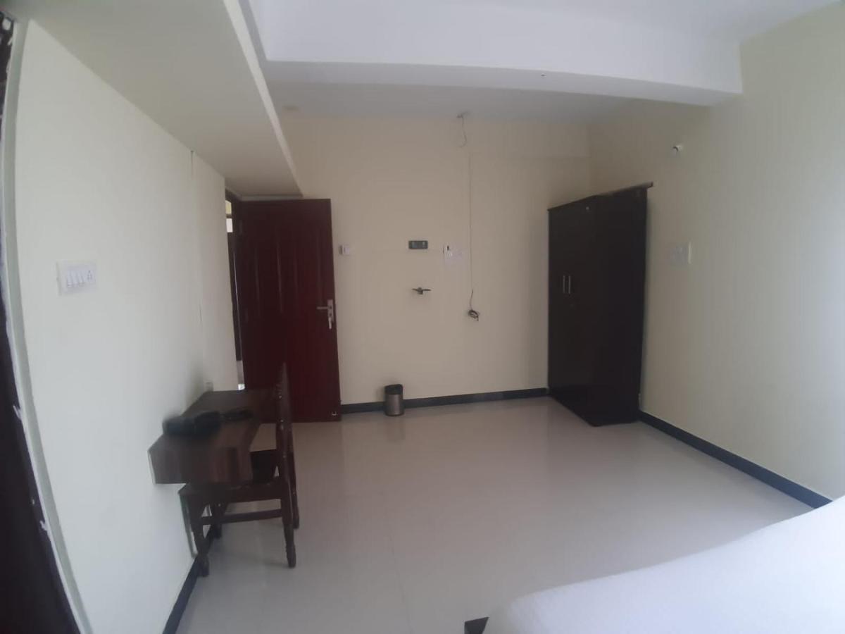 Hotel Shree Sairenu Near Maruthamalai And Bharathiyar Univ And On The Way To Near Isha Adiyogi à Marudhamalai Extérieur photo